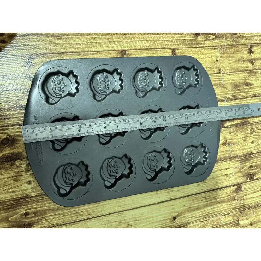 Elf on the Shelf Wilton Cookie Pan 12 Cavity Christmas Baking Mold